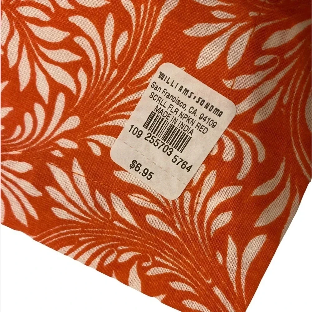 NWT Williams-Sonoma Scroll Flr Napkins Red- Set of 4
